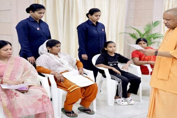 UP News: जनता दर्शन में सीएम योगी सख्त, अपराधियों के लिए कोई जगह नहीं
