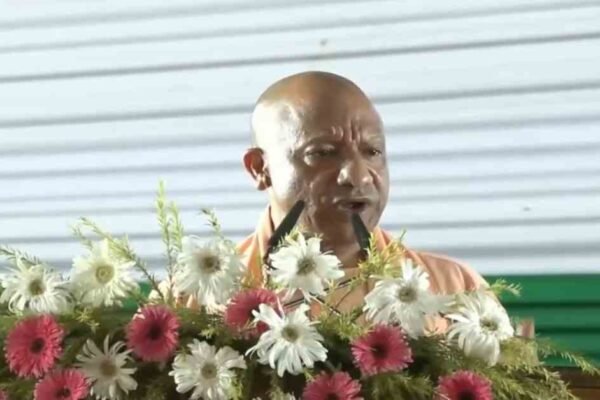 गोरखपुर: सीएम योगी का विपक्ष पर हमला, कहा- सपा का इतिहास खून से सना है