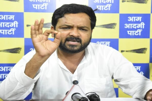 यूपी कृषि भर्ती में बड़ा खेल: आरक्षित वर्ग के 588 पद गायब, AAP ने सरकार को घेरा