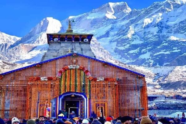 श्रद्धालुओं के दान का दुरुपयोग, VIP मेहमानों की खातिरदारी में लुटाए पैसे