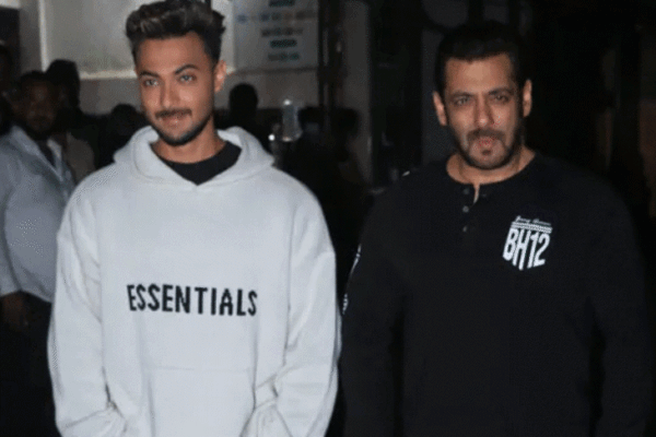 Celebs: छात्रों पर लाठीचार्ज के खिलाफ भड़के सितारे, आयुष शर्मा और भूमि ने जताई नाराजगी