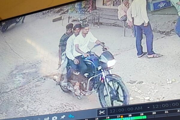 Sagar: हनुमान मंदिर में चोरी, सीसीटीवी में कैद हुए चोरों के चेहरे