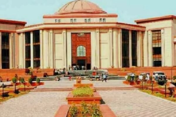 Teachers: हाईकोर्ट ने 14 शिक्षकों की क्रमोन्नति याचिका खारिज की