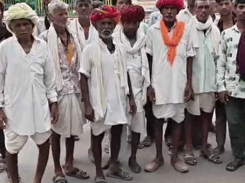 Land अतिक्रमण: सरकारी जमीन पर कब्जे के खिलाफ ग्रामीणों ने कलेक्टर को घेरा
