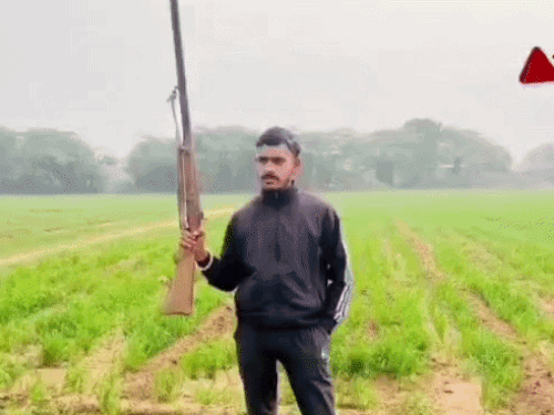 Reels का नशा उतरा: हथियार दिखाकर डॉन बनने वाले 5 युवक पुलिस के सामने गिड़गिड़ाए