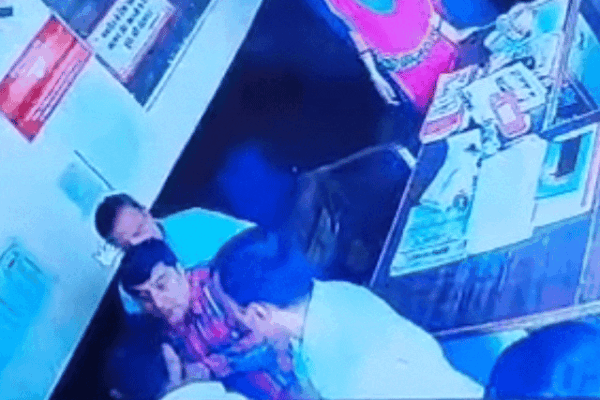 TC विवाद: स्कूल में जमकर हंगामा, तोड़फोड़ का आरोप और तीखी बहस