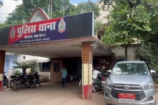 Breaking: रायपुर के एक घर में मिली 5 लाशें, इलाके में सनसनी