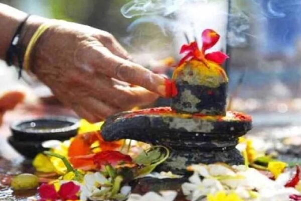 Sawan 2026: कांवड़ नहीं ला पा रहे? घर बैठे ऐसे करें जलाभिषेक