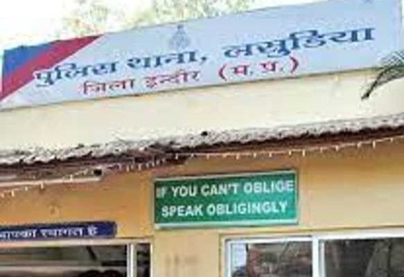 Crime: इंदौर में बेटे ने की मां की पीट-पीटकर हत्या, पत्नी के जाने से था नाराज
