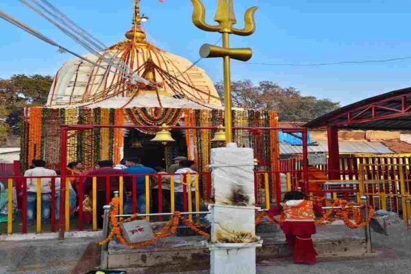 देवतालाब शिव मंदिर घोटाला: आस्था के नाम पर 5.63 लाख का बंदरबांट, बिना टेंडर उड़ाए पैसे