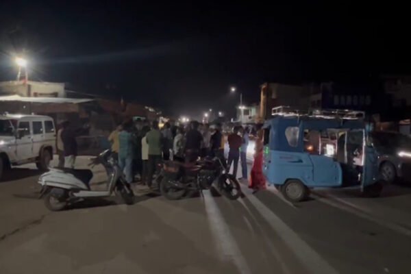 छत्तीसगढ़: करंट से युवक की मौत पर भड़का गुस्सा, लोगों ने नेशनल हाईवे किया जाम