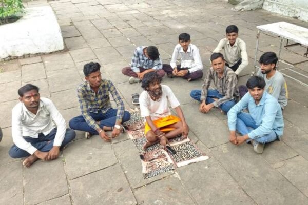 Viral: राजगढ़ में बीमार गाय की मौत पर बवाल, डॉक्टर को थप्पड़ मारने की धमकी