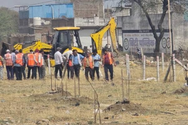 Land Mafia Alert: इंदौर में 40 करोड़ की सरकारी जमीन कब्जामुक्त, FIR दर्ज