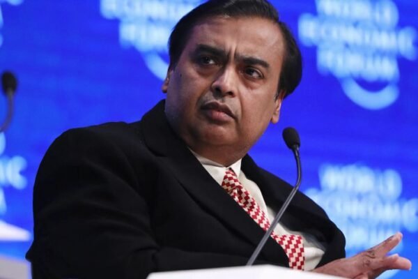 Reliance: रिलायंस का मुनाफा 22% घटा, लेकिन रेवेन्यू में 25% की उछाल