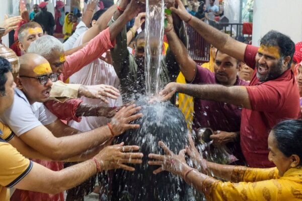 Sawan 2026: सावन के पहले दिन महादेव को खुश करने के अचूक उपाय