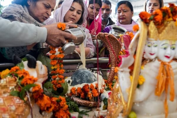 Sawan 2026: सावन सोमवार की पूरी लिस्ट, 30 जुलाई से शुरू होगा पवित्र महीना