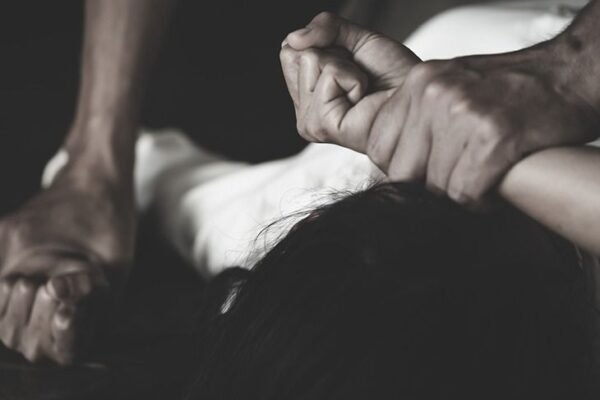 Ex-Boyfriends ने छात्रा को सड़क पर पीटा, कपड़े फाड़े; एक गिरफ्तार