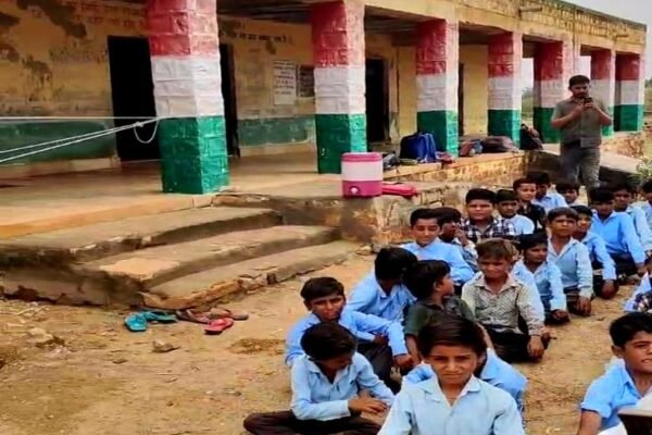 Schools: 57 हजार शिक्षक पद खाली, जर्जर स्कूलों पर कांग्रेस का हल्ला बोल