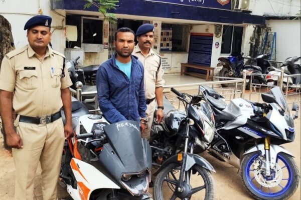Bike चोर भिलाई से रायगढ़ पहुंचा, पुलिस ने धर दबोचा; 3 बाइक बरामद