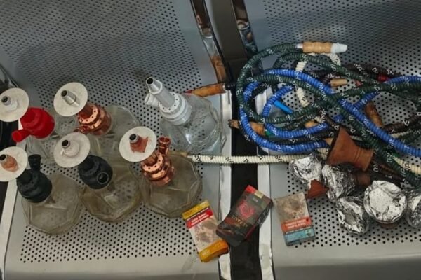Jaipur: ब्लूसीस कैफे पर पुलिस का छापा, 7 हुक्के और फ्लेवर जब्त, कई हिरासत में