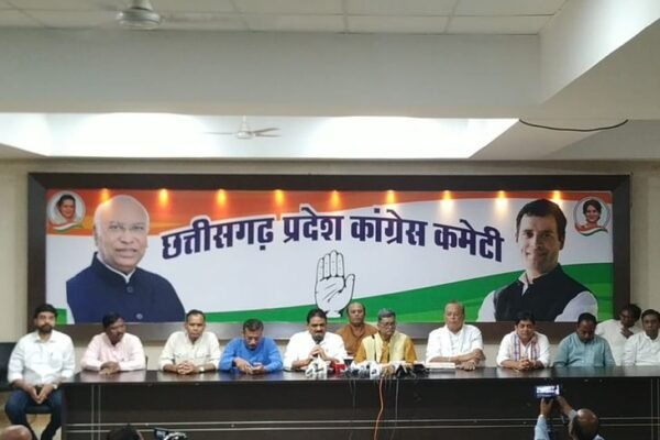 NEET पेपर लीक: 2014 से 152 परीक्षाओं में धांधली पर कांग्रेस का हमला