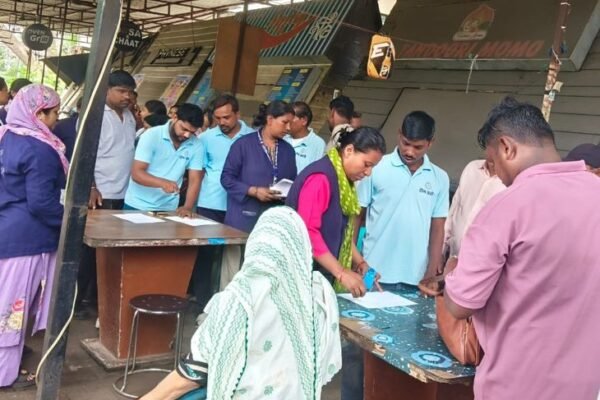 Municipal: नगर निगम मुख्यालय के सामने 14 दुकानें सील, लाइसेंस फीस न भरने पर कार्रवाई