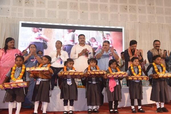 Education: राजेश अग्रवाल का संकल्प, हर बच्चा स्कूल जाए, हुआ शाला प्रवेशोत्सव