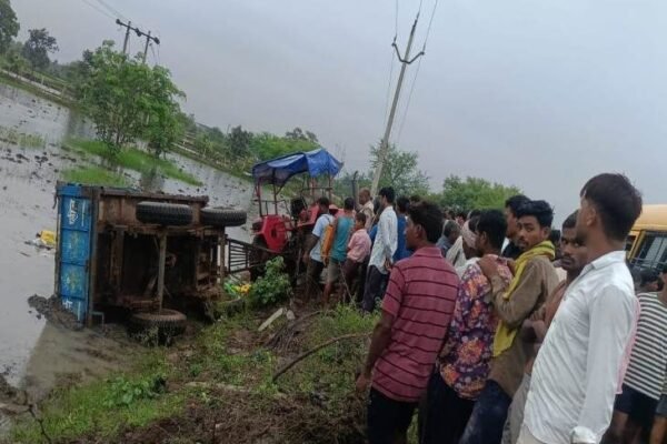 Bilaspur: ट्रैक्टर पलटने से 2 मजदूरों की मौत, 6 गंभीर रूप से घायल