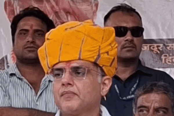 Pilot: राजस्थान में सरकार अधिकारियों के भरोसे, नेता परेशान।