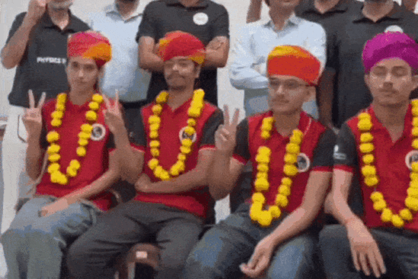 NEET: टीचर की बेटी ने पाई 4141वीं रैंक, पेपर लीक के बावजूद नहीं मानी हार