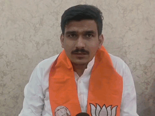 Yuva Morcha Demand: Dotasra must apologize for insulting local deity