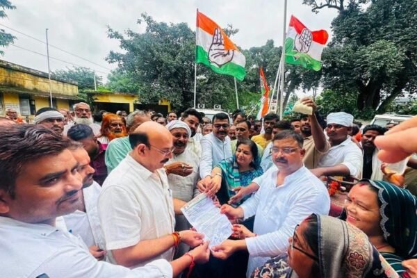 Inflation Protest: Congress workers march against BJP government in Tikamgarh