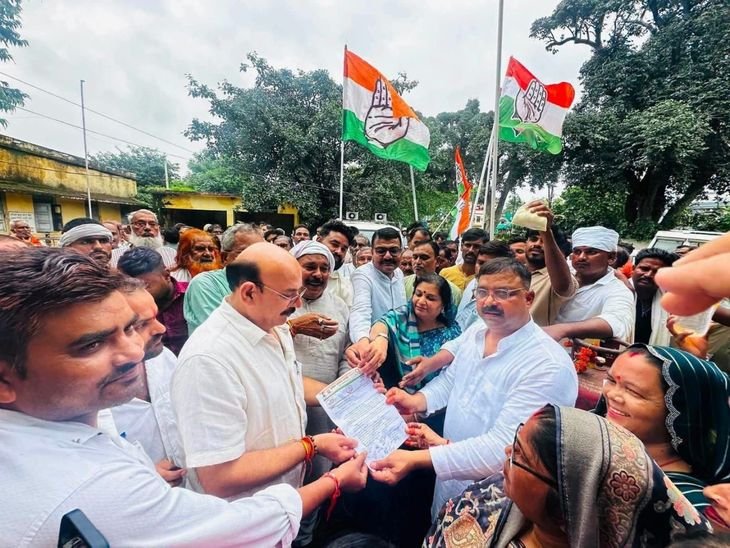 Inflation Protest: Congress workers march against BJP government in Tikamgarh