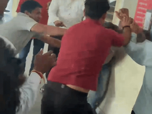 Aadhaar Update Row: Customer and operator clash in Banmore, video viral