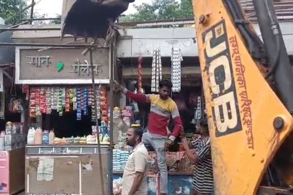 Jhabua Anti-Encroachment Drive: Illegal stalls cleared to ease city traffic flow