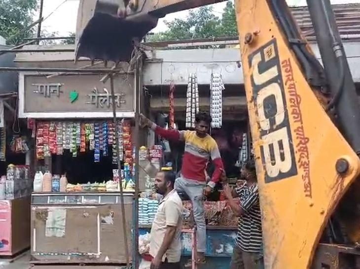 Jhabua Anti-Encroachment Drive: Illegal stalls cleared to ease city traffic flow